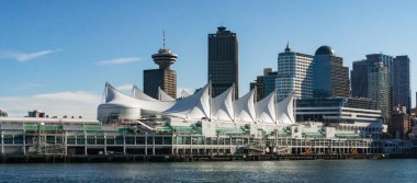 Vancouver 'da Canada Place ve Vancouver Gözcüleri, British Columbia, Kanada. Şehir manzarası Panorama Arkaplanı.