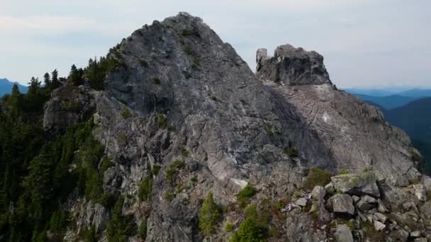 Aerial Cinematic Ansicht Der Rocky Mountain Landschaft Bewölkt Sonniger Tag — Stockvideo