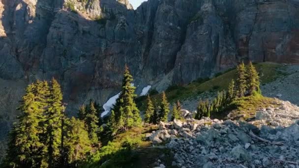落基山脉风景 空中景观 自然背景 不列颠哥伦比亚省 加拿大 阳光黄昏 — 图库视频影像