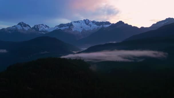 加拿大空中山地景观 自然背景全景 戏剧性的日落 加拿大不列颠哥伦比亚省 — 图库视频影像