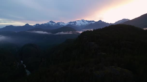 Aerial Canadian Mountain Landscape Naturaleza Antecedentes Panorama Atardecer Dramático Columbia — Vídeos de Stock