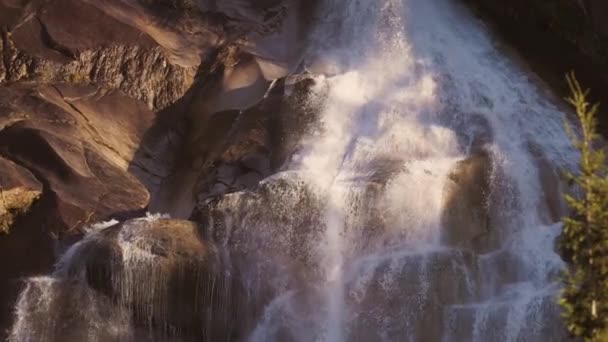 Cascada Corriendo Por Las Rocas Puesta Sol Shannon Falls Squamish — Vídeo de stock