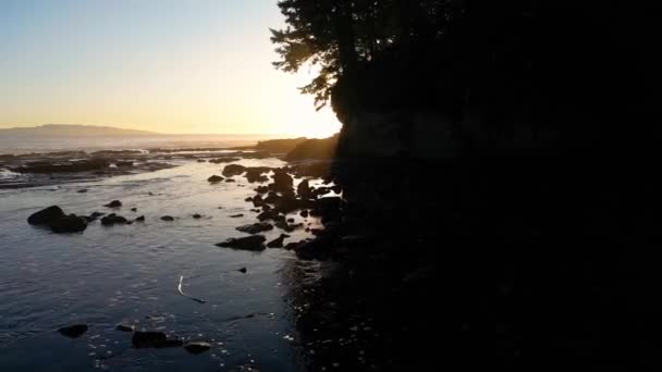 太平洋岸のロッキーショア サニー サンセット バンクーバー島 カナダ — ストック動画