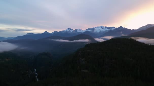 Воздушный Канадский Горный Пейзаж Природа Панорама Драматический Закат Британская Колумбия — стоковое видео
