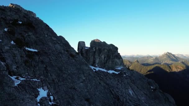 Rocky Mountain Κορυφή Καλύπτονται Από Χιόνι Σάνυ Σάνσετ Εναέρια Βρετανική — Αρχείο Βίντεο