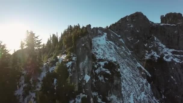 Rocky Mountain Κορυφή Καλύπτονται Από Χιόνι Σάνυ Σάνσετ Εναέρια Βρετανική — Αρχείο Βίντεο