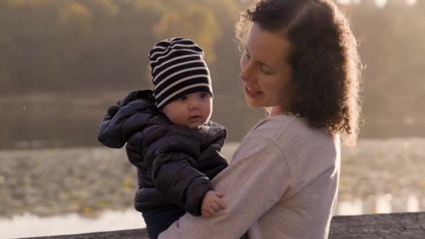 Мати Хлопчиком Оленячому Озері Бернабі Канада Сонячний Захід Сонця Повільний — стокове відео