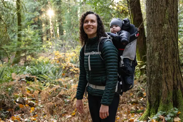 Mother Hiking Baby Backpack Carrier Canadian Nature Sunny Fall Day — Stock Photo, Image