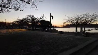 Batı Vancouver, Ambleside 'da Manzaralı Deniz. Günbatımı, Sonbahar sezonu. Vancouver, British Columbia Kanada.