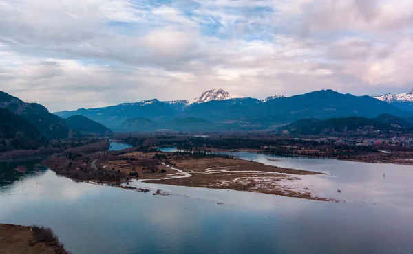 Howe Sound Canadian Mountain Landscape Nature Fundo Aéreo Cloudy Sunset — Fotografia de Stock