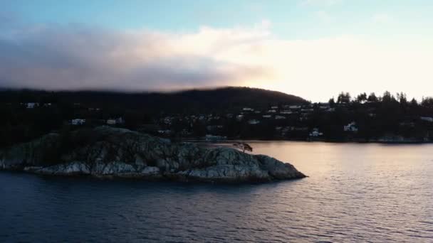 Felsige Küste Der Westküste Des Pazifischen Ozeans Sonniger Sonnenaufgang Whytecliff — Stockvideo
