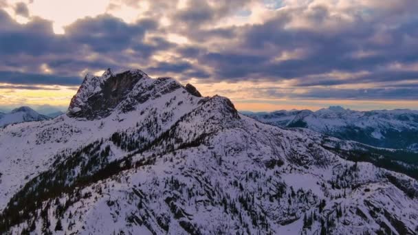 Snow Covered Mountain Peak Naturaleza Canadiense Ubicación Remota Canadá — Vídeos de Stock