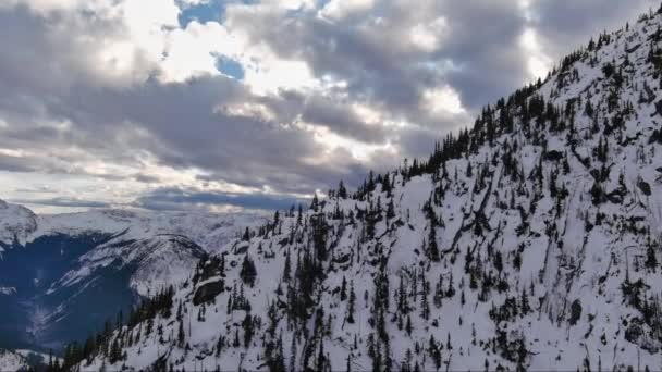 加拿大自然中的白雪覆盖的山顶 加拿大不列颠哥伦比亚偏远地区 — 图库视频影像