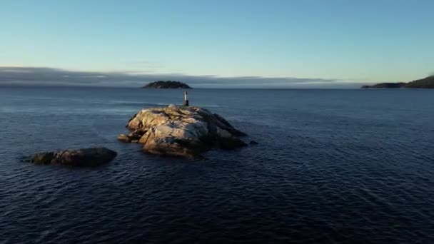 Rocky Island Oceanie Spokojnym Zachodnim Wybrzeżu Sunny Sunrise Dźwięk West — Wideo stockowe