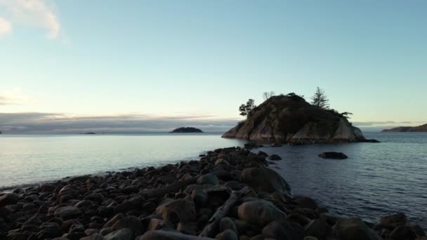 Rocky Shore Pacific Ocean West Coast Sunny Sunrise Whytecliff Park — Stock Video