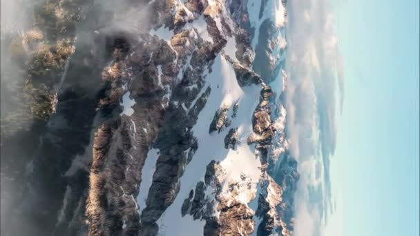 Lodowiec Góry Skaliste Pokryte Śniegiem Chmurami Krajobraz Przyrody Kanady Kanada — Wideo stockowe