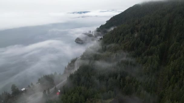 Howe Sound Pokryte Chmurami Mgłą Godzinach Porannych Panorama Powietrzna Kanada — Wideo stockowe