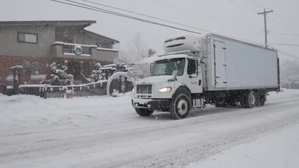 Burnaby Vancouver Kanada Januari 2024 Lastbilskörning Snötäckt Väg Tung Snöstorm — Stockvideo
