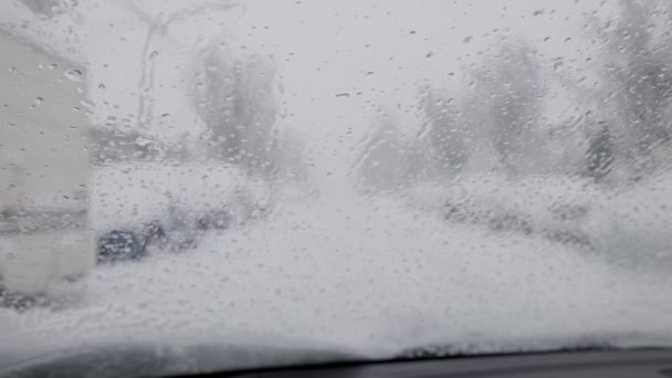 Pára Brisas Visibilidade Snowy Road Condições Perigosas Conduzir Rua Suburban — Vídeo de Stock