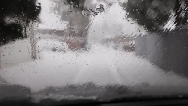 Voorruit Slecht Zicht Snowy Road Gevaarlijke Omstandigheden Rijden Suburban Street — Stockvideo