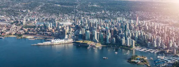 加拿大不列颠哥伦比亚省温哥华市中心 现代城市 赤柱公园 海港及港口的空中全景 — 图库照片