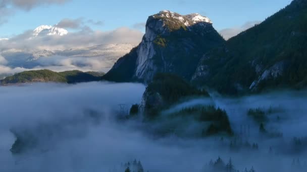 Nebelbedeckte Kanadische Landschaft Sea Sky Squamish Kanada Sonniger Winter Luftbild — Stockvideo
