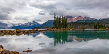 Kanada Doğa Dağı Peyzaj Arkaplanı. Garibaldi, British Columbia, Kanada.