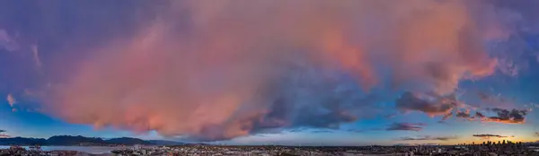 Dramatisk Färgstark Molnig Solnedgång Himmel Molnlandskap Bakgrund Panorama Kanada Royaltyfria Stockfoton
