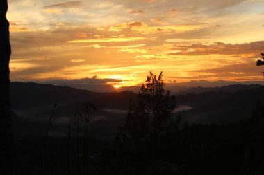 Dağda gün batımı