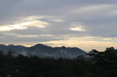 Dağ güzel gün batımı