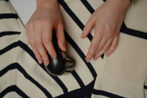 Gauja Ulusal Parkı 'nın Sonbahar Manzarası Sigulda, Letonya' daki Renkli Orman 'da Dönen Nehir Manzarası Nefes Kesen Doğa, Huzurlu Vahşi Doğa ile Altın Saat Manzarası