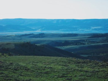 Dağlar, Tarlalar ve Tepeler
