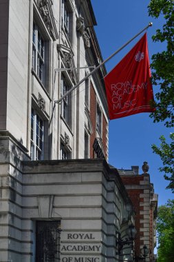 LONDON, İngiltere - 29 Nisan 2025: Marylebone Yolu 'ndaki Kraliyet Müzik Akademisine Giriş