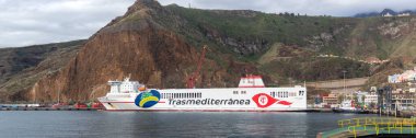 Santa CRUZ, LA PALMA, CANARY Adaları - Şubat 05, 2025: Trakesterranea hattı Villa de tazacorte limana bağlandı
