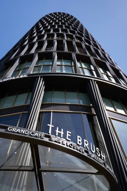 LONDON, İngiltere - 06 Nisan 2025: Rivington Road, Shoreditch 'teki Art' otel Hoxton binasının dış görüntüsü