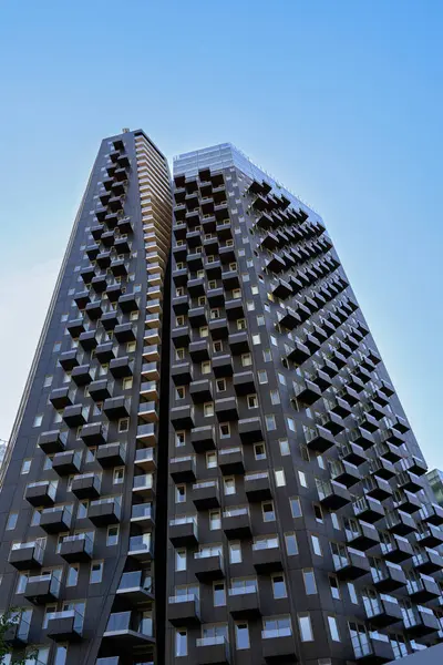 LONDON, İngiltere - 06 Nisan 2025: Shoreditch 'teki Sahne Kulesi' nin dış görünüşü