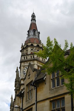 CAMBRIDGE, İngiltere - 05 Mayıs 2025 Sidney Caddesi Lloyds banka binasının dış görünümü