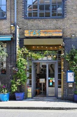 LONDON UK - 30 Nisan 2025: New Globe Walk, Bankside, Southwark 'taki Tas Pide restoranının dışı