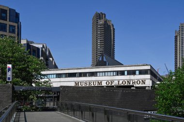 LONDON UK - 30 Nisan 2025: Londra Duvarı 'ndaki Londra Müzesi' nin eski binasının dışı - 2022 'de taşındı