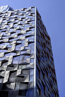 LONDON, İngiltere - 17 Mayıs 2025: Weston Caddesi ve St. Thomas Caddesi 'nin köşesindeki Londra Köprüsü öğrenci konaklama kulesinin dış görünümü