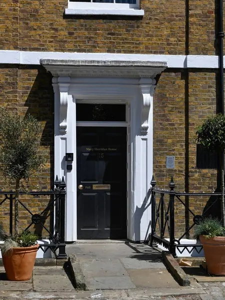 LONDON, İngiltere - 17 Mayıs 2025: Mary Sheridan House 'a Giriş, St Thomas Caddesi, Southwark' ta bir toplantı yeri