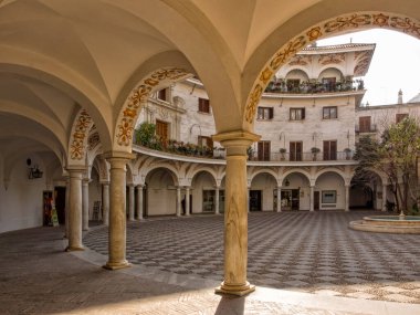 SEVILLE, SPAIN - 14 Mart 2016: Seville 'deki Plaza del Cabildo Merkezi
