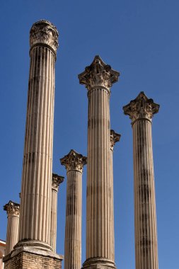 CORDOBA, İSPA - 12 Mart 2016: 1950 'lerde keşfedilen Roma tapınağının kalıntıları