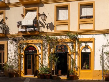 CADIZ, İspanya - 13 Mart 2016: Calle Abreu 'daki Meson La Cartuja restoranının dış görünümü, dış görünümü, kafe, bar