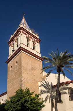 SEVILLE, İspanya - 16 Mart 2016: San Gil Kilisesi Çan Kulesi (La Iglesia de San Gil) 