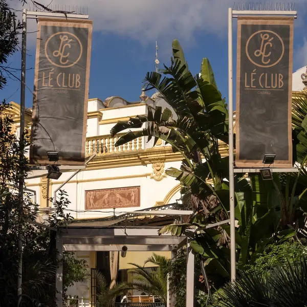 SEVILLE, İspanya - 16 Mart 2016: Le Club Casino 'nun tabelalı dış görünümü