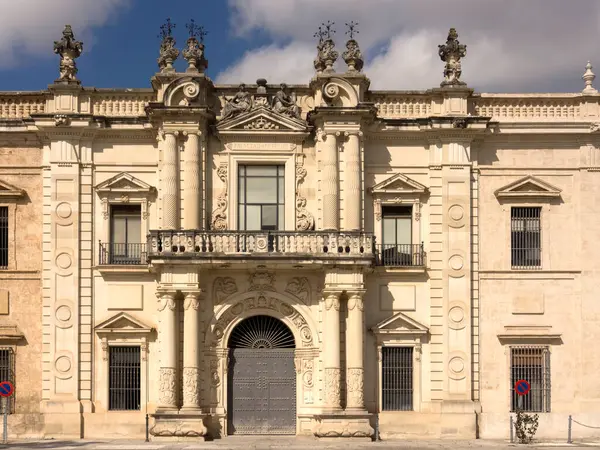 SEVILLE, SPAIN - 16 Mart 2016: Kraliyet Tütün Fabrikası 'na Giriş (Real Fbrica de Tabacos)