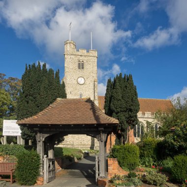 RAYLEIGH, ESSEX, İngiltere - 27 Ekim 2017: Kutsal Üçlü Kilise 'nin dış görünümü