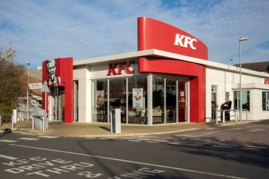 SOUTHEND-ON-SEA, ESSEX - 25 Ekim 2017: Sutton Yolu 'ndaki Greyhound Trading Estate' teki KFC Takviye Restoranı 'nın dış görünüşü