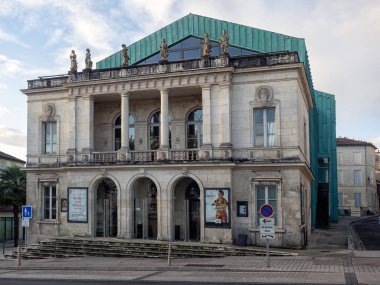 SAINTES, FRANCE - 09 Eylül 2017 Galya Tiyatrosu 'nun dış görünüşü